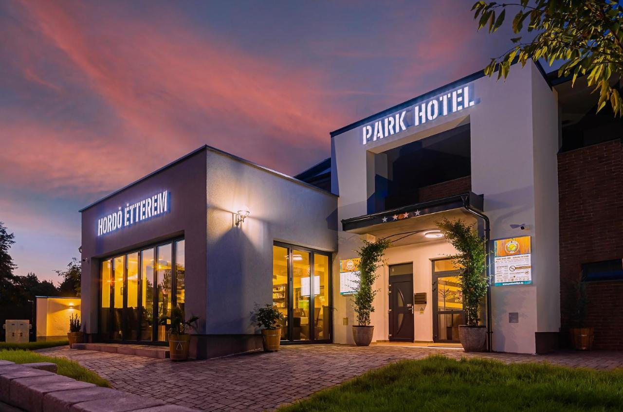 Park Hotel Buek-Buekfuerdo Экстерьер фото