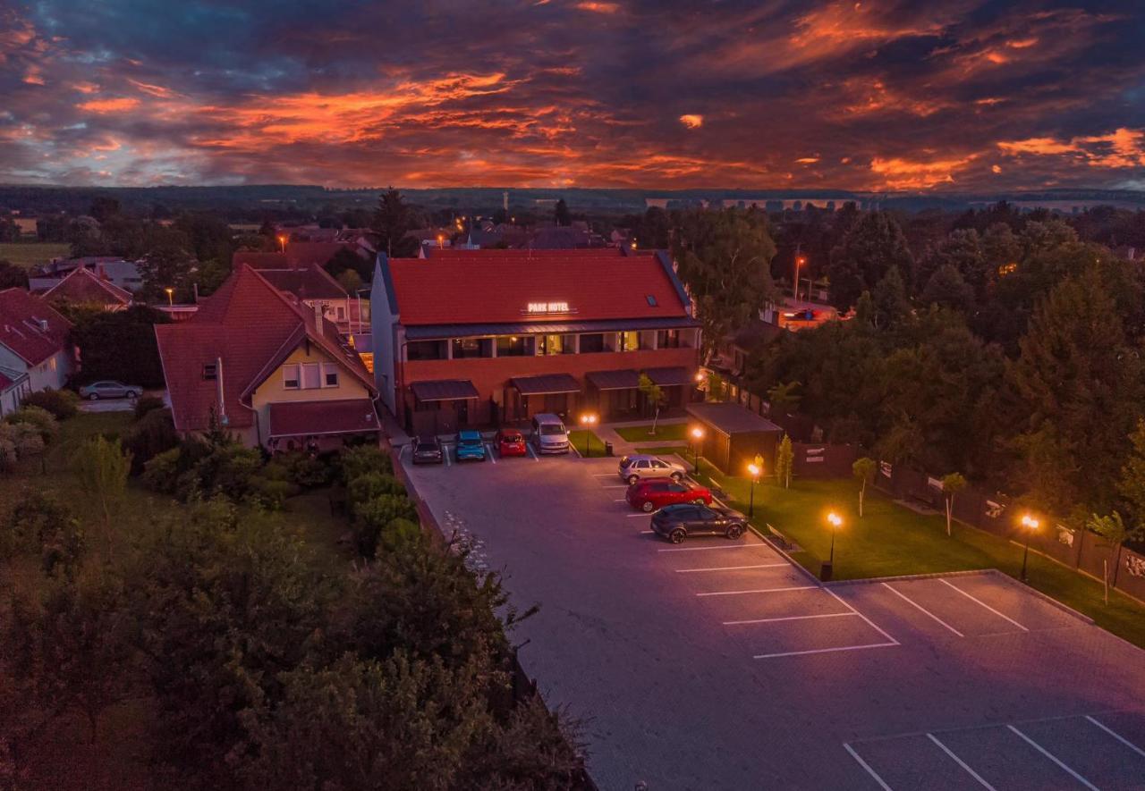 Park Hotel Buek-Buekfuerdo Экстерьер фото