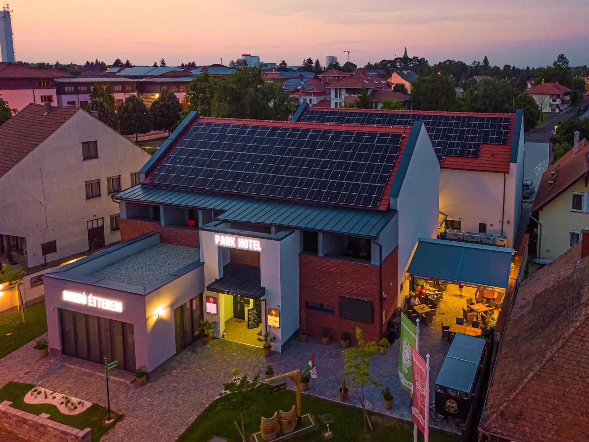 Park Hotel Buek-Buekfuerdo Экстерьер фото